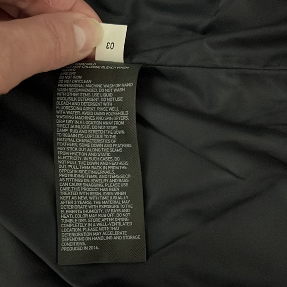 UNIQLO vest, women, size M - Picture 5 of 9